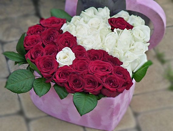 Flower delivery in Kyiv with a surprise