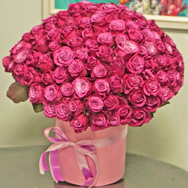 101 crimson roses in a hat box buy with delivery