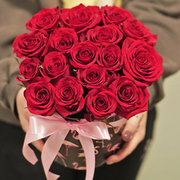 17 red roses in a box buy with delivery