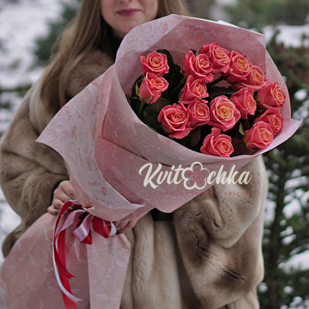 15 roses "Miss piggy", 100 cm buy with delivery
