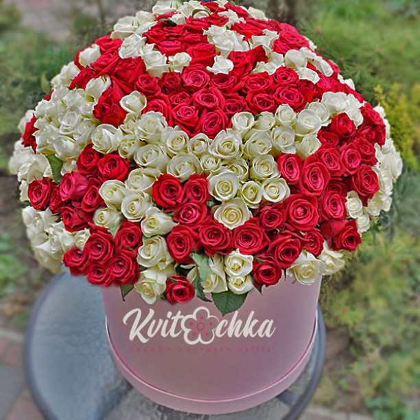 301 rose in a hatbox buy with delivery