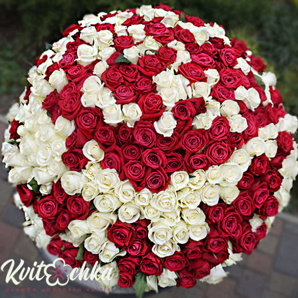 301 rose in a hatbox buy with delivery