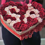 Heart of 51 roses in box "SA"