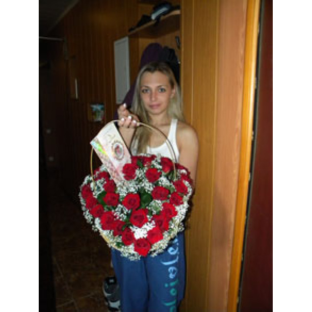 Bouquet in heart shape in a basket buy with delivery