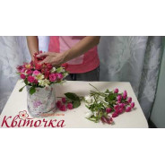 Яркие цветы в шляпной коробке "Презент" на заказ в Киеве